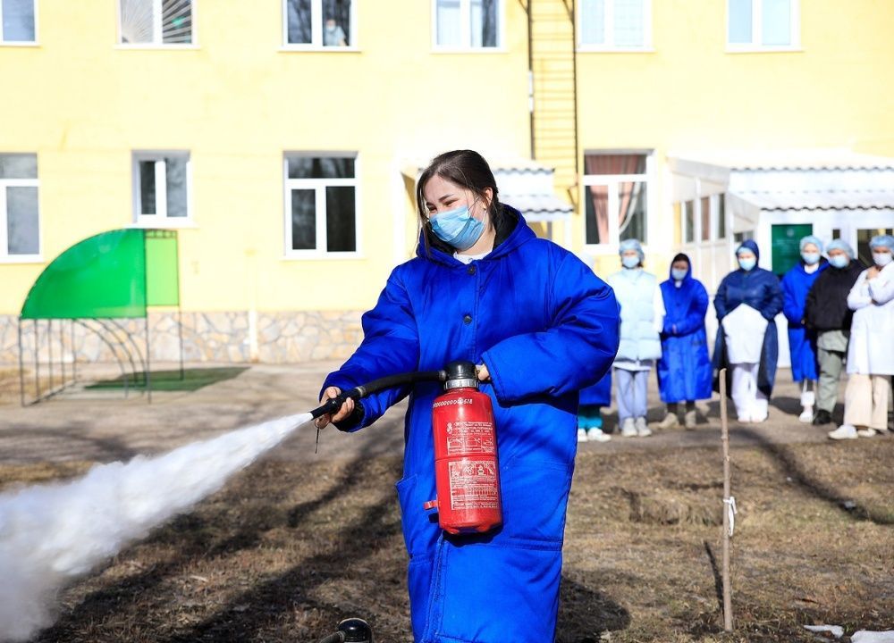 Провели плановые пожарные учения в здании диспансера